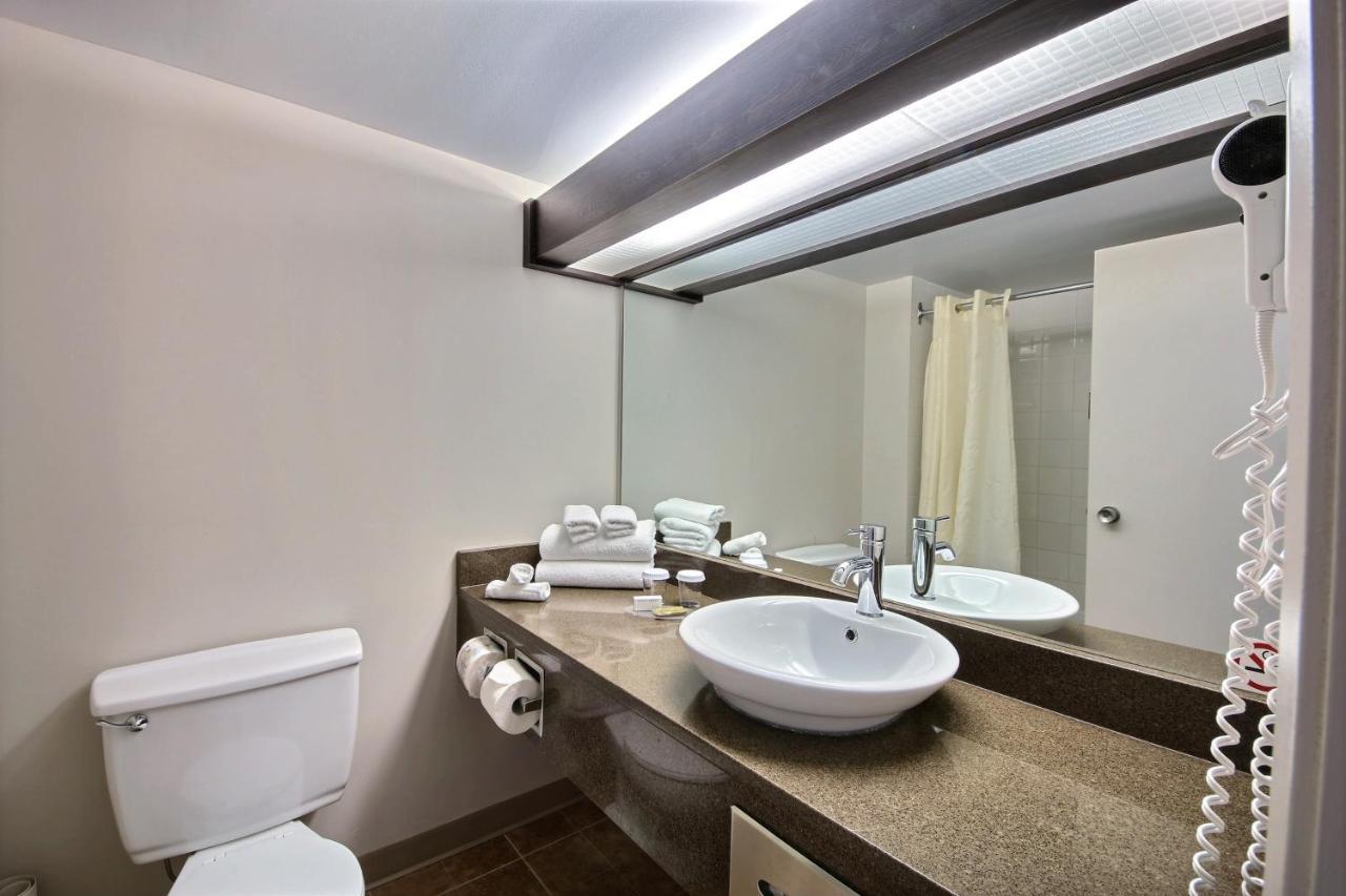 Chateau Hotel Roberval